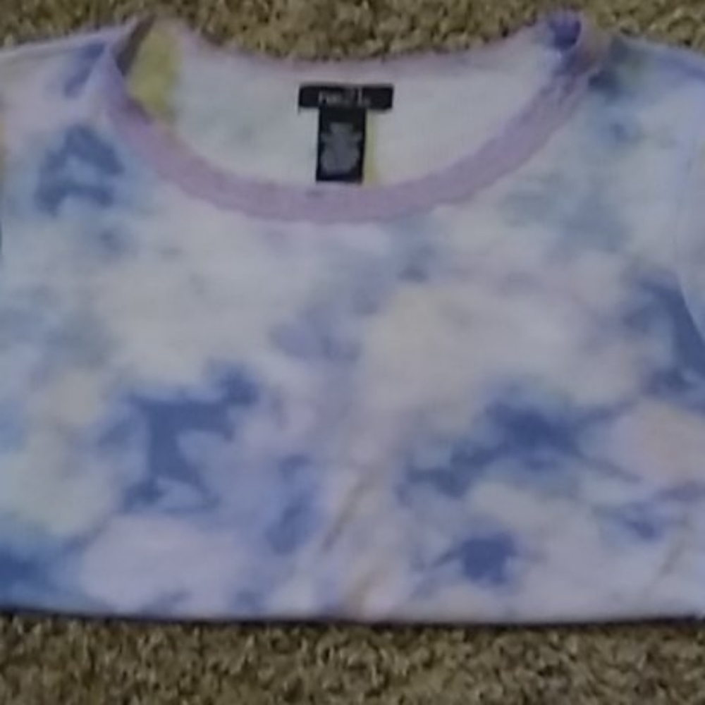 Rue21 Pretty Crop Top Tee